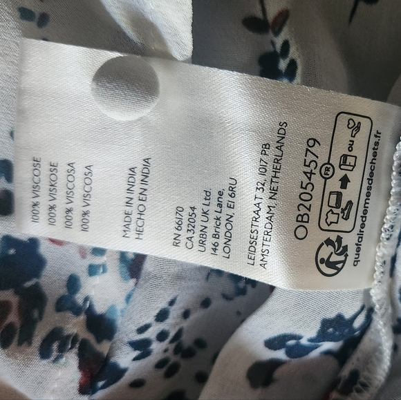 The Estela Sheer Printed Blouse: Short-Sleeve Edition - Picture 5 of 6